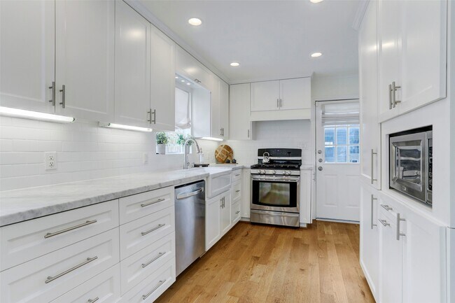 Building Photo - 3744 Aberdeen Way