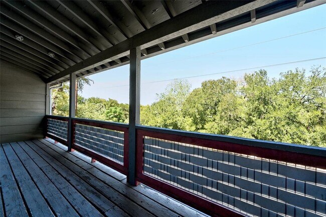 Foto del edificio - 1100 Azie Morton Rd