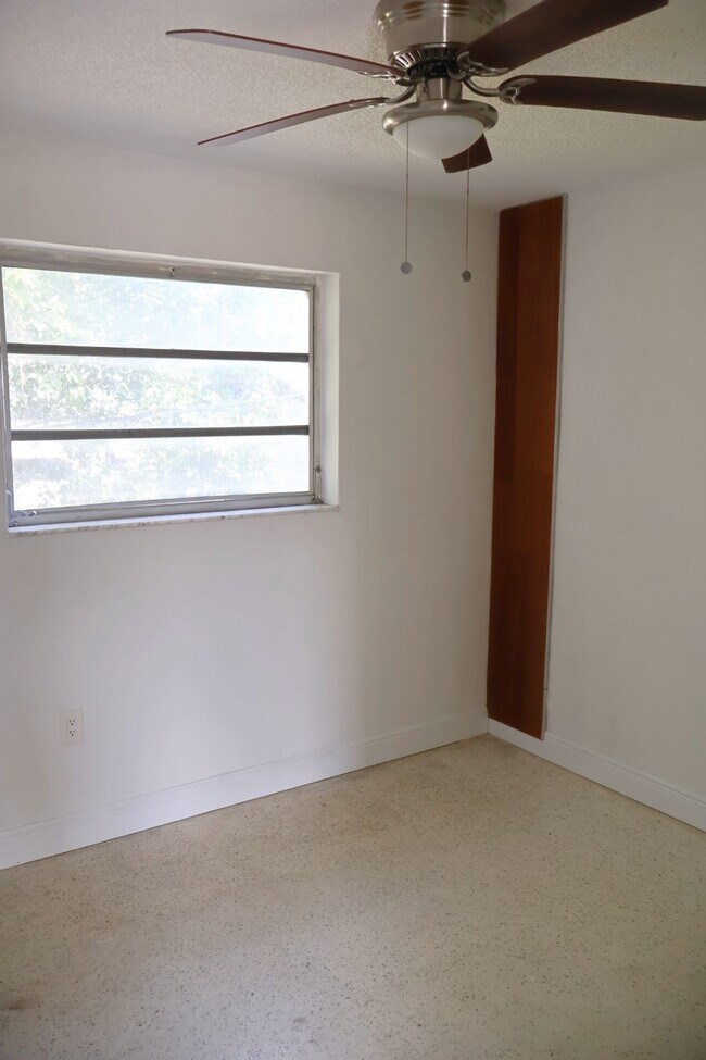 Foto del edificio - 528 SW 6th St