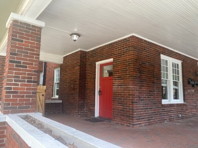 Building Photo - 2330 Park St