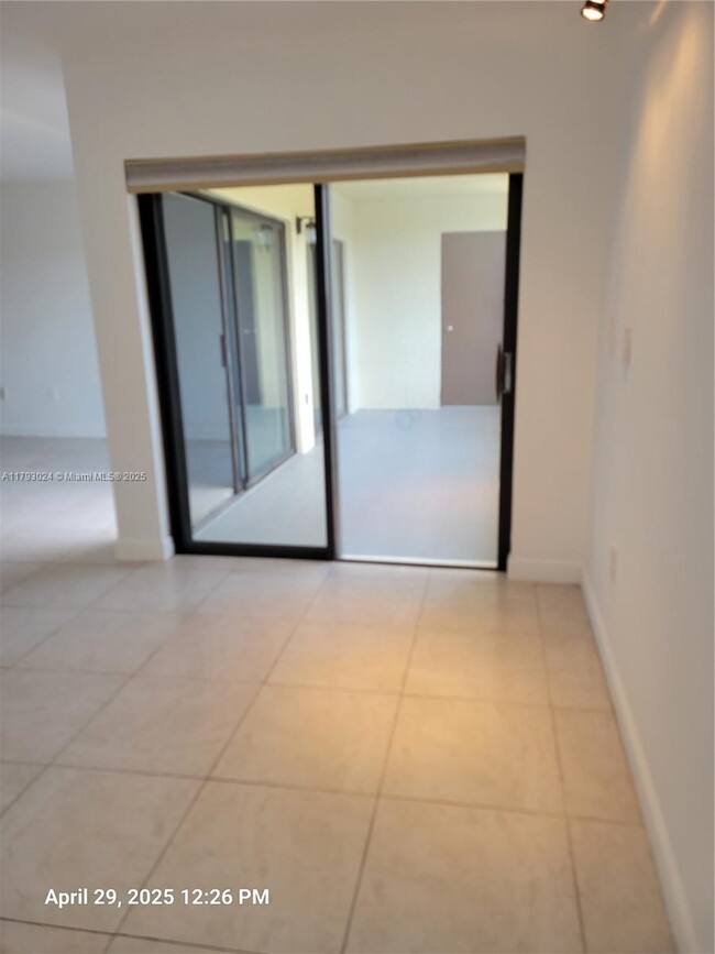 Building Photo - 8860 SW 123rd Ct