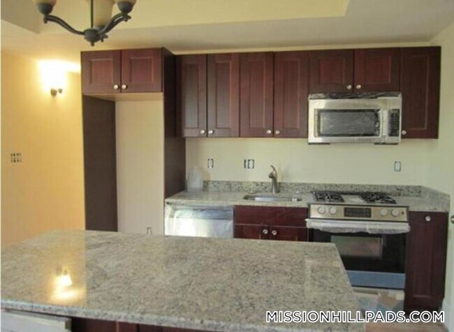 Foto del edificio - 107 Fisher Ave