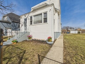 Building Photo - 9151 S Normal Ave