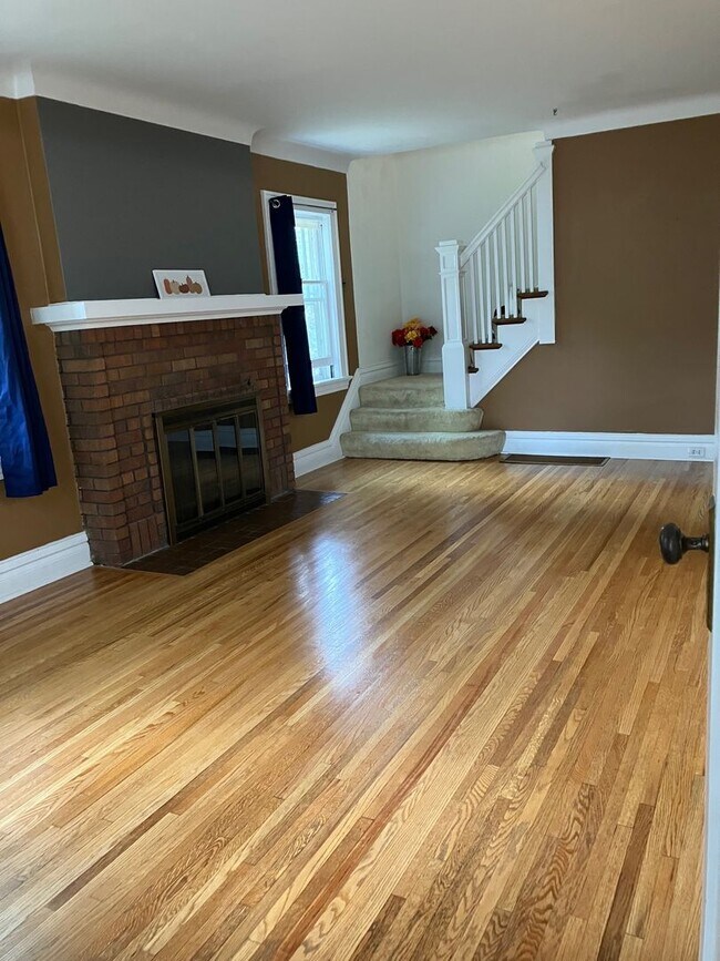 Foto del edificio - Available August 3rd!- Traditional Woodland 3 Bed 1 Bath w/ Deck & Garage