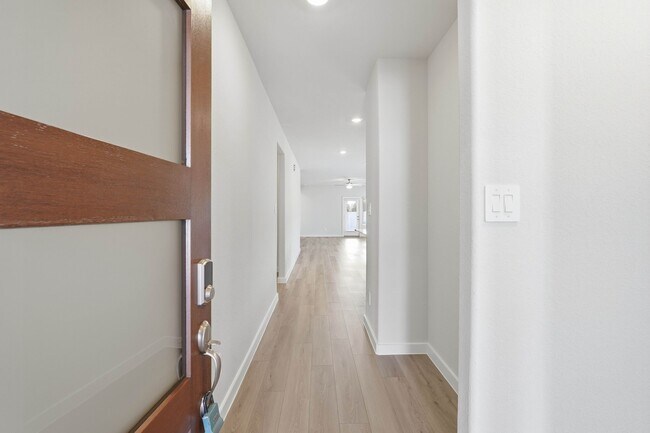 Foto del edificio - 18037 Martin Pines Dr