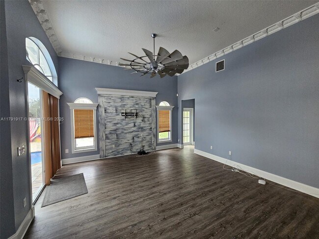 Foto del edificio - 13955 NW 22nd Ct