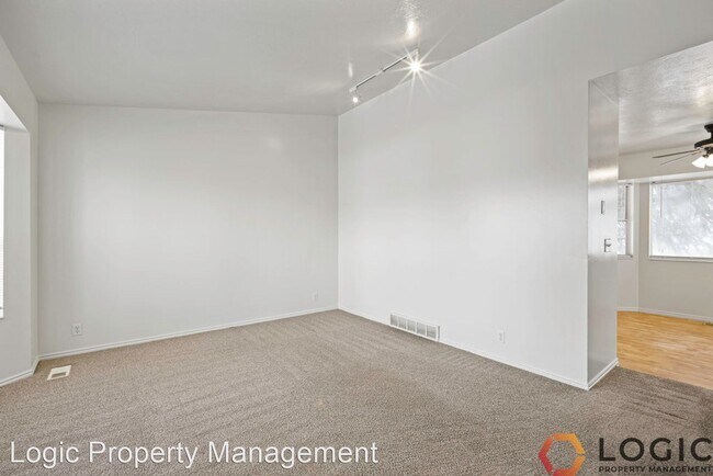 Foto del edificio - 5 br, 1.5 bath House - 4445 S 5720 W