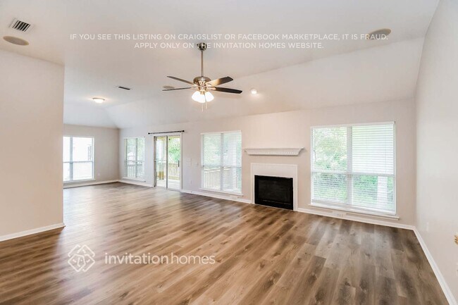 Foto del edificio - 420 Heather Park Ln