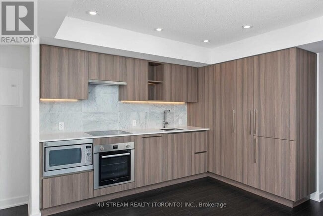 Building Photo - 603-619 BATHURST St