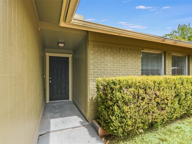 Foto del edificio - 5255 Meadow Creek Dr