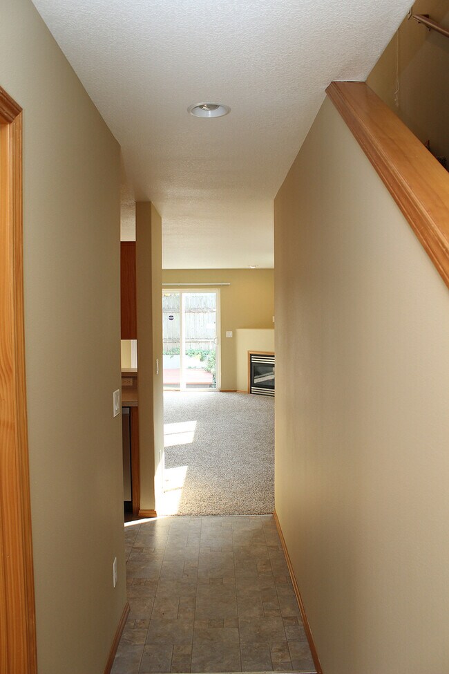 Building Photo - Modern 3 Bed, 2.5 Bath Newer Construction ...