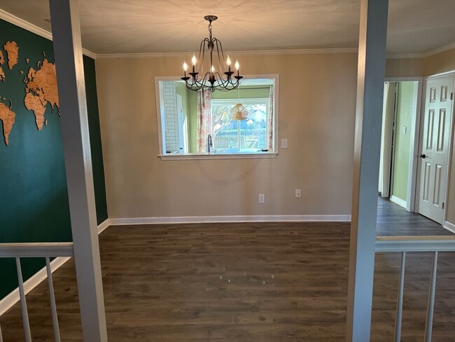 Building Photo - 713 Goodard Dr
