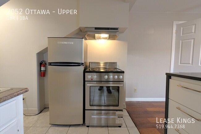 Building Photo - 1 Bed 1 Bath Upper on Ottawa - Off Street ...