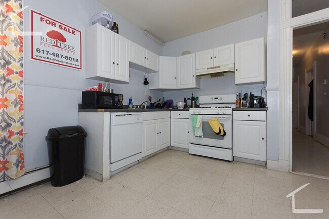 Building Photo - Perfect 3 Bed Right on Mission Hill 9/1/26