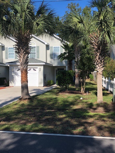 Foto del edificio - 620 Melody Ln