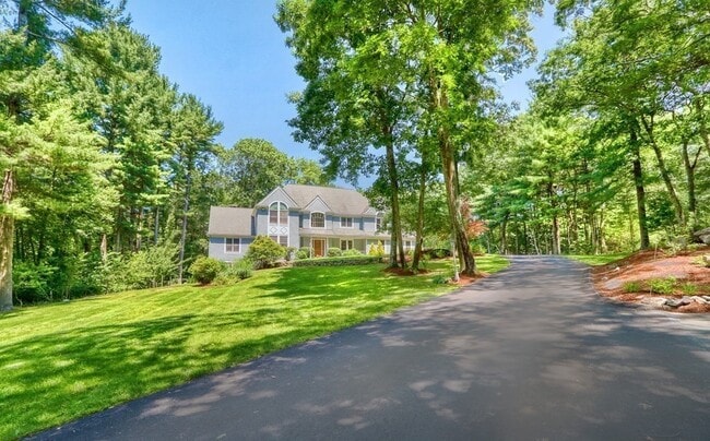 Building Photo - 12 Pettees Pond Ln