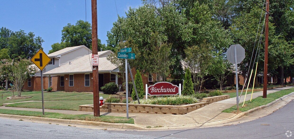 Primary Photo - Birchwood Apartments