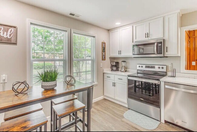 Foto del edificio - 208 E Columbus St