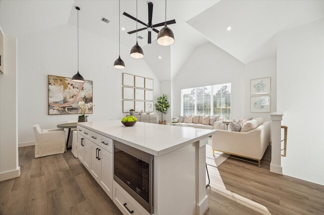 Building Photo - 845 Elkhart St