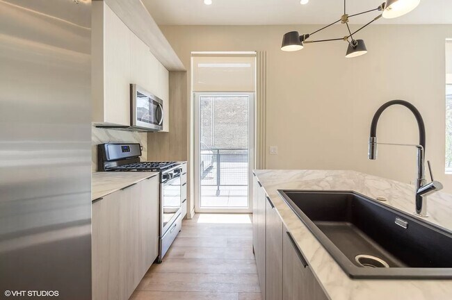 Foto del edificio - 4181 W Belmont Ave