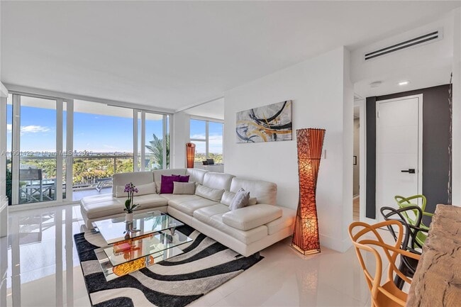 Foto del edificio - 5600 Collins Ave