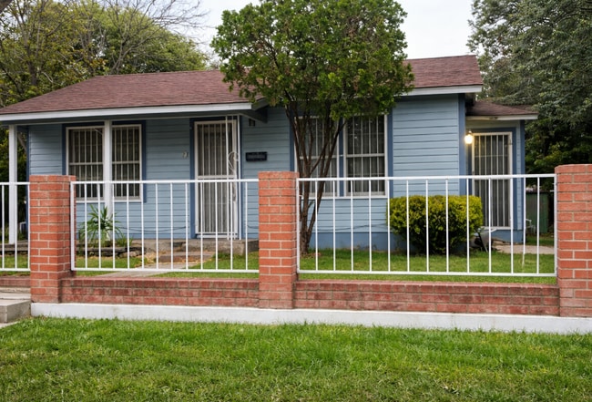 Photo - 1323 Lamar St Apartment