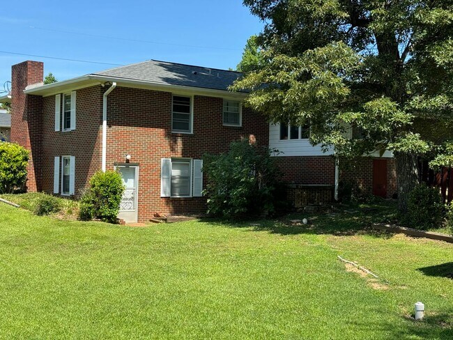 Foto del edificio - 901 4th Ave NE