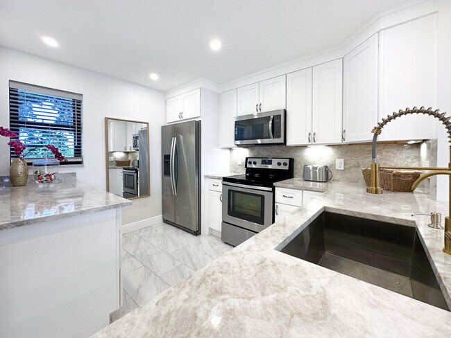 Foto del edificio - 4800 Bayview Dr
