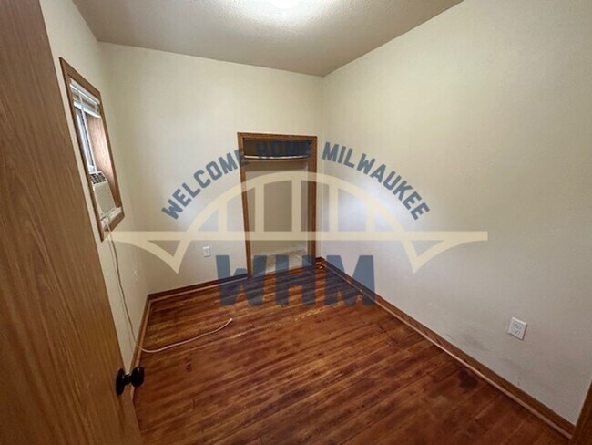 Foto del edificio - N90W16734 Roosevelt Dr