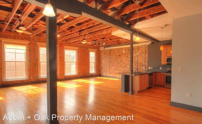 Building Photo - 107 E Parrish St