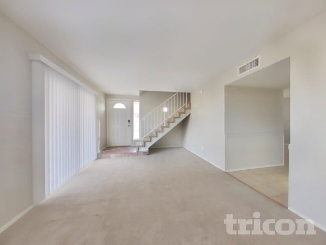 Building Photo - 1406 E Kerry Ln