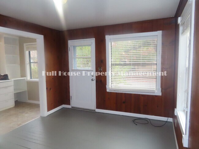 Building Photo - 1 br, 1 bath House - 630 Kelly Blvd.