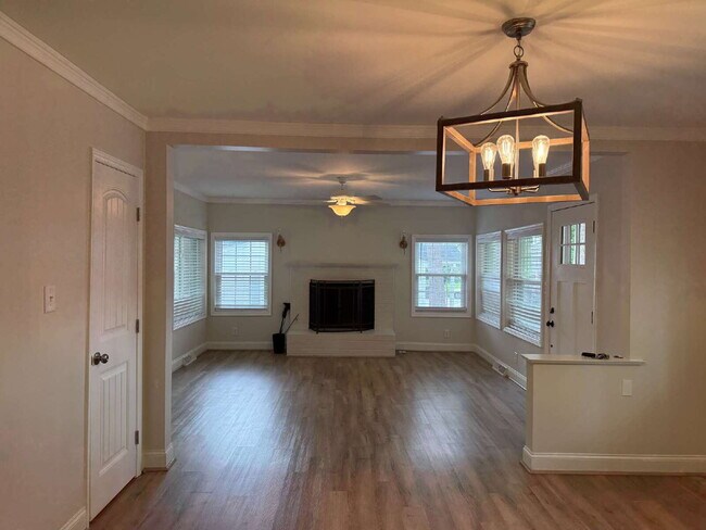 Foto del edificio - 3BR/2BA Durham Duplex | Utilities Included | Move-In Special: $500 Deposit | Near Duke