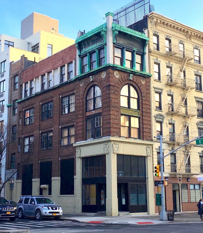 Building Photo - 2118 2nd Ave