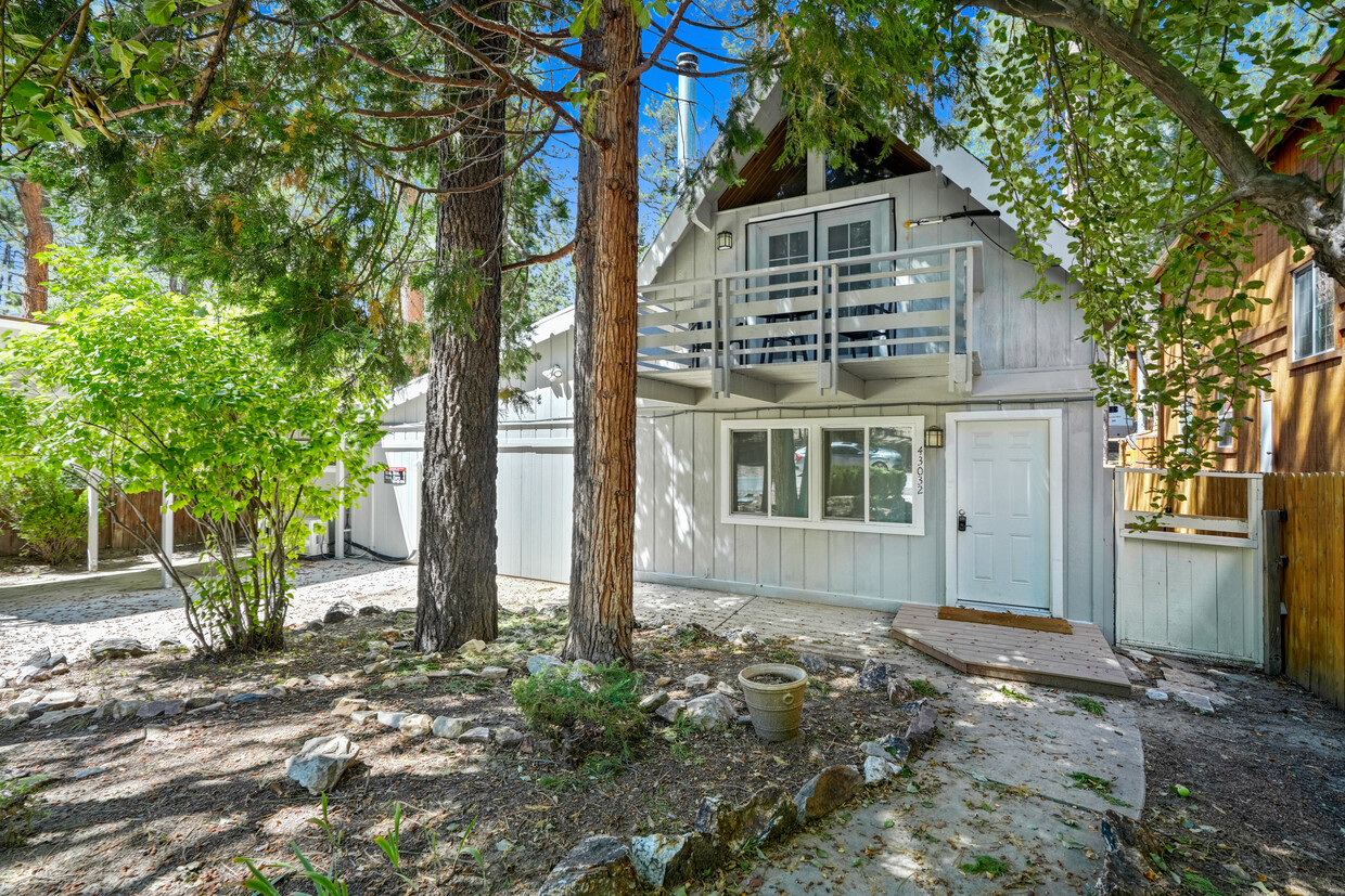 Foto principal - 43032 Sunset Dr
