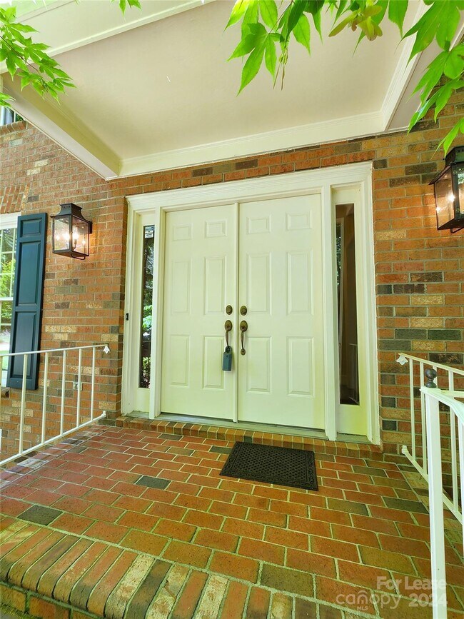 Foto del edificio - 1624 Chadmore Ln NW