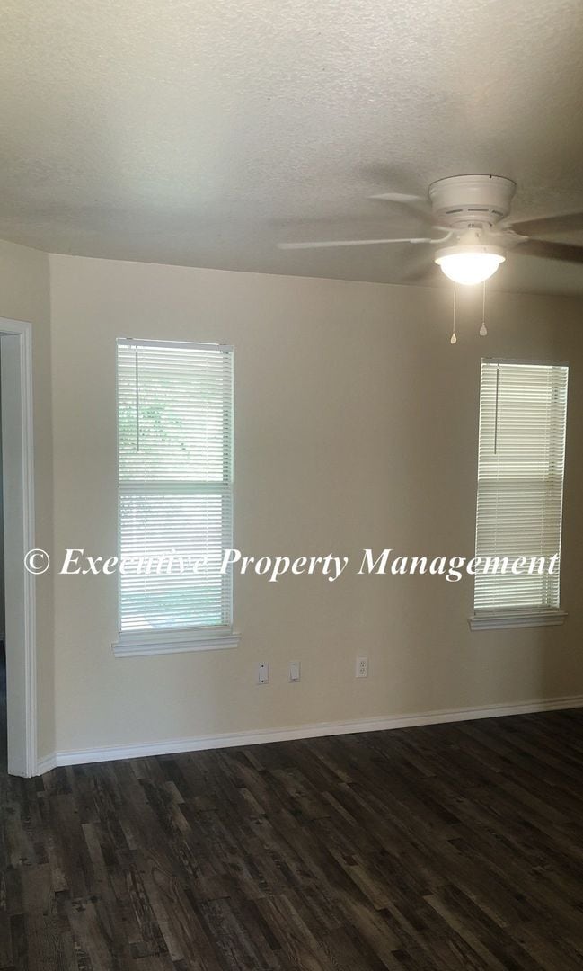 Foto del edificio - 1140-1142 County Road 4804