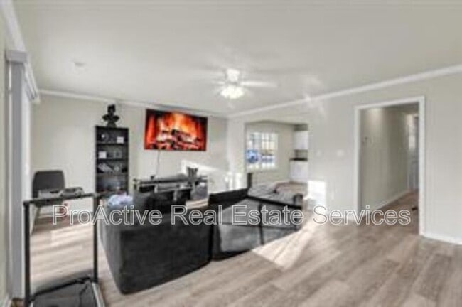 Building Photo - 223 N 7th St