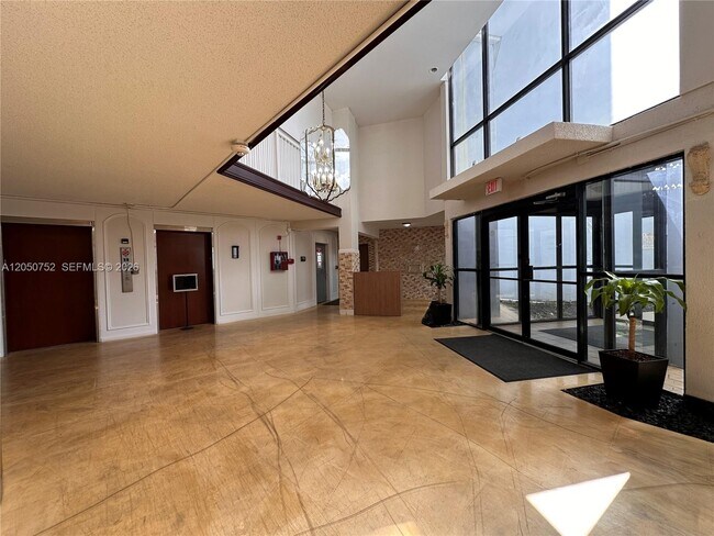 Foto del edificio - 2025 NE 164th St