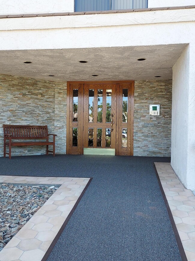 Building Photo - 950 Island Dr
