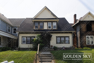 Building Photo - 427 S Mound St