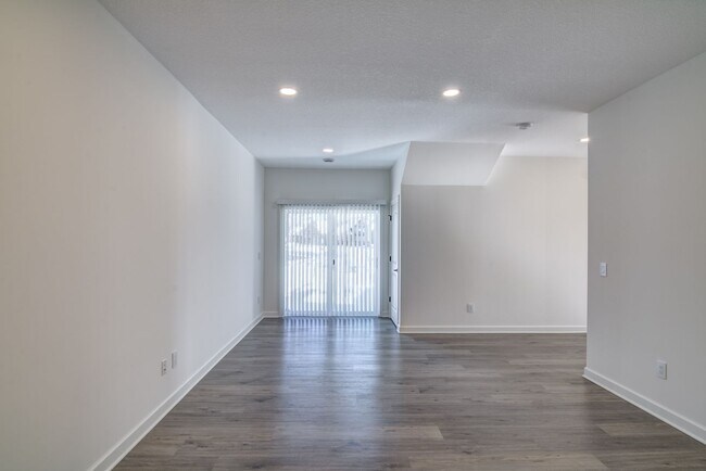 Foto del edificio - 2550 Dawes Place