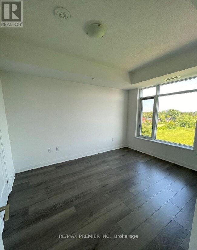 Building Photo - 3220-3220 Sheppard Ave E