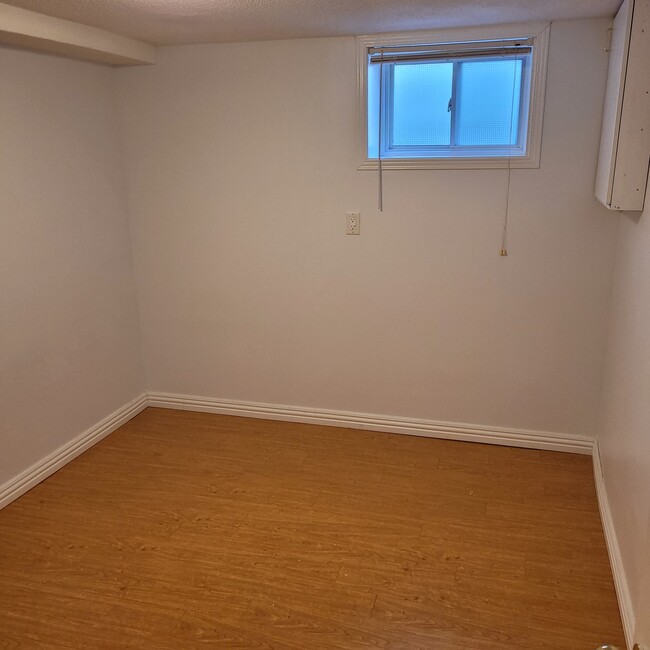 Second room - 29 Cartier Cres