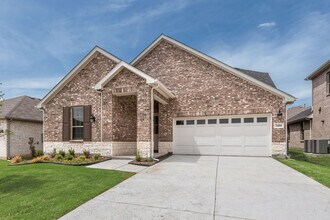 Building Photo - 3404 Riverlawn Dr