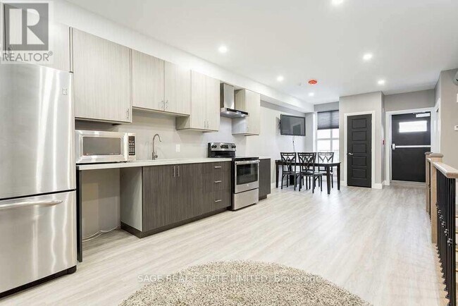 Building Photo - 73 King St E