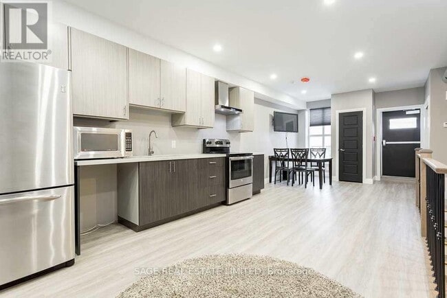 Building Photo - 73 King St