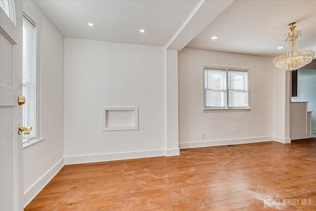 Building Photo - 385 Pierson Ave