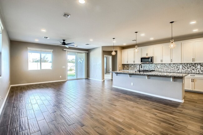Building Photo - 4 Bedroom-  single family Mountain view ho...