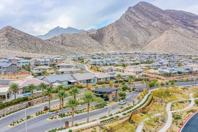 Building Photo - Stunning 5Bed/4.5 Bath home located in a prestigious guard gated community of Reverence in Summerlin